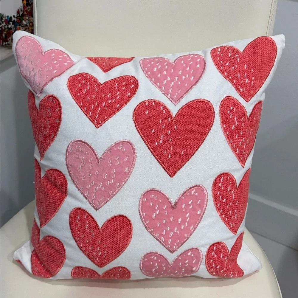 Celerie ❤️White/Pink/Red Hearts Pattern Holiday Pillow